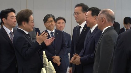 이 대통령, 재계총수 만나 "경제핵심은 기업...불필요 규제 정리" / YTN