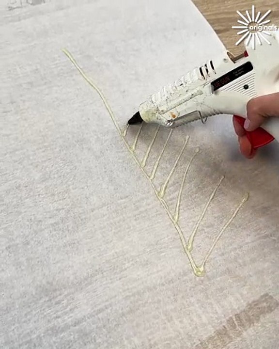 Crafting stunning decorative leaves from glue 🌿