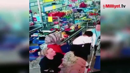 Markette sıra kavgası! 3 kişiyi darbetti: O anlar anbean kaydedildi