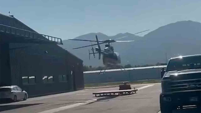 Beeindruckendes Video zeigt Bell 407-Hubschrauber, der beim Start mit Hangartor kollidiert