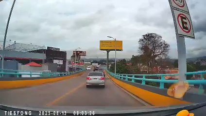 Así fue choque de motociclista contra carro sobre puente de El Prado