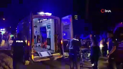 Yolun kenarında duran tıra işçi servisi çarptı