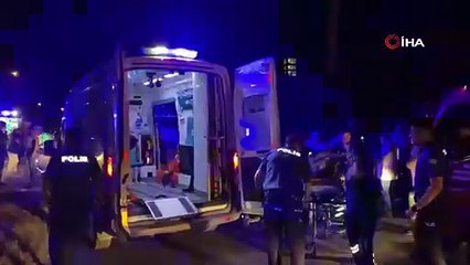 Yolun kenarında duran tıra işçi servisi çarptı