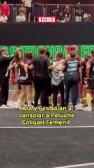 Ara y Fer bajan a consolar a Peluche Caligari Femenil