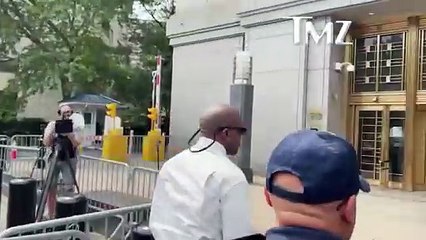 Kanye west visits court to help diddy