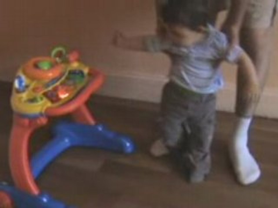 les premiers pas de jules avec papa