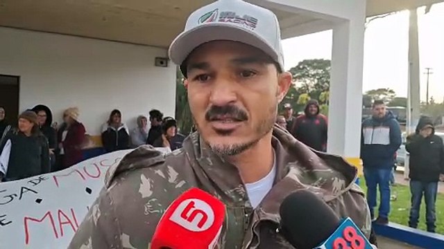 Moradores de Aricanduva protestam contra mau-cheiro causado por granja