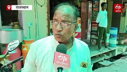 बूंदी की मुख्य सड़क खोदने से पार्षदों का फूटा गुस्सा, सड़क पर बैठ किया प्रदर्शन