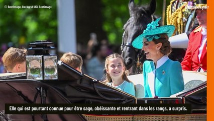 Pourtant si sage, la fille Kate et William, Charlotte surprend : À 10 ans, elle rompt avec une tradition bien ancrée à Trooping the Colour !
