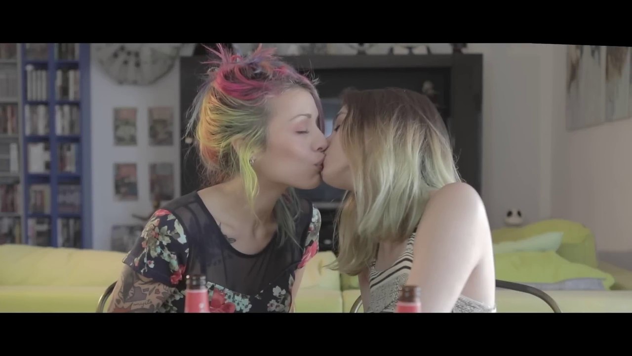 How to KISS Another Girl if You are a Girl