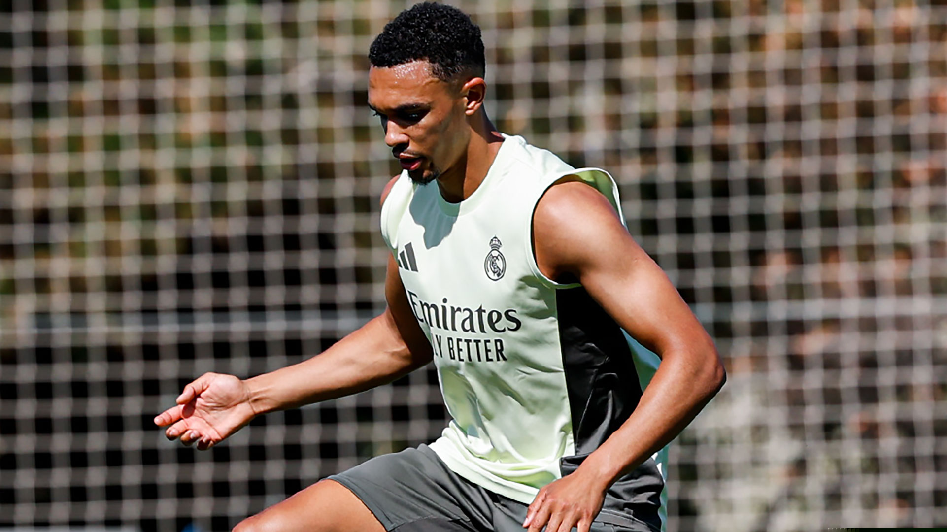 Alexander-Arnold trains with Madrid in Spain