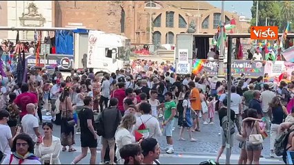La marea arcobaleno al Pride di Roma, in migliaia alla sfilata pro lgbt