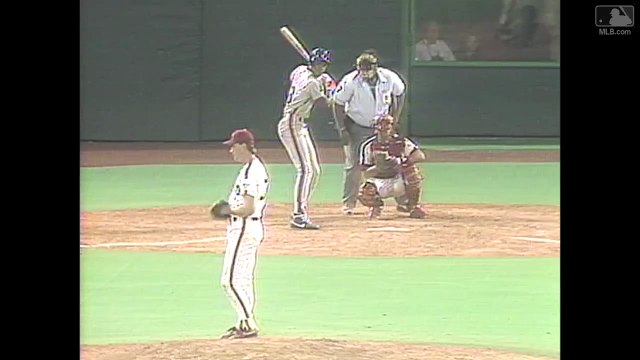 Darryl Strawberry crushes a two-run home to deep center field at Veterans Stadium (7/25/90)