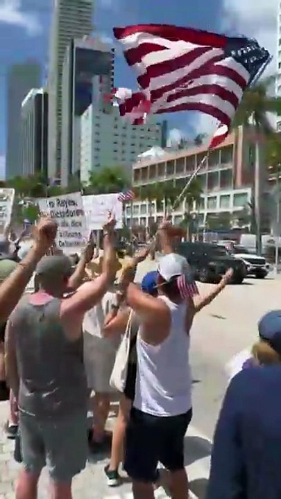 Miami se llena de voces contra las políticas migratorias y en defensa de los derechos civiles