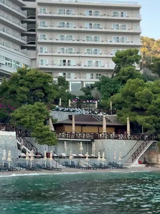 Ο Γιώργος Λιάγκας και η Μαρία Αντωνά στον Πόρο