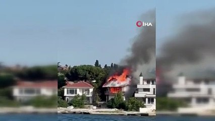 Kocaeli’de 2 katlı yalı cayır cayır yandı