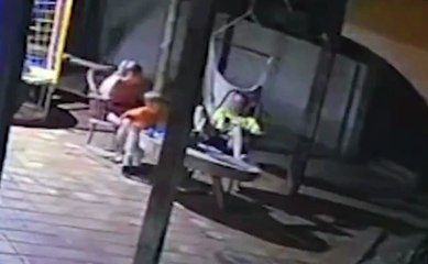 Criança de 2 anos faz disparo acidental com pistola 9mm e mata a própria mãe