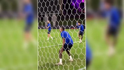 Barcelona'nın Brezilyalı golcüsü kaleye geçti şov yaptı