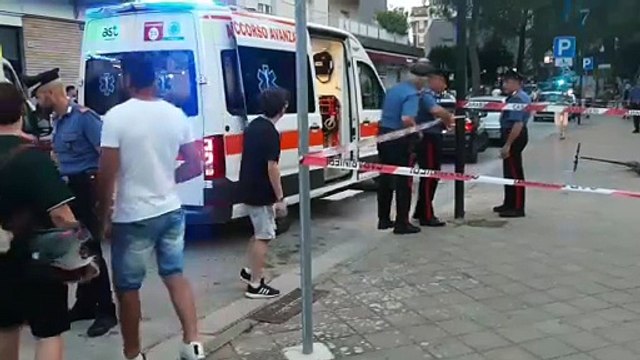 Omicidio a Tolentino, donna uccisa a coltellate in strada