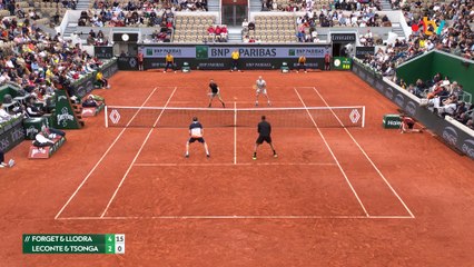 Michaël Llodra et Jo-Wilfried Tsonga se font une bise au filet