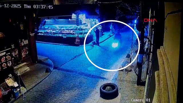 Beyoğlu'nda kebapçıya silahlı saldırı kamerada