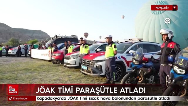 Nevşehir'de JÖAK timi sıcak hava balonundan paraşütle atladı