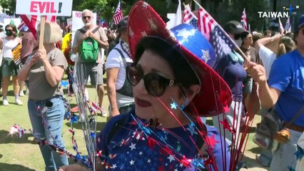 'No Kings' Protests Held Across the U.S.