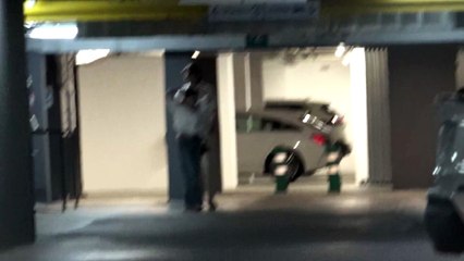 Miguel Urdangarin y su novia, Olympia Bercasa, en el hospital: dos horas y parking privado