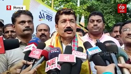 বিমানবন্দৰৰ পৰা বিশাল বাহনৰে ৰেলী কৰি আদৰিলে কণাদ পুৰকায়স্থক