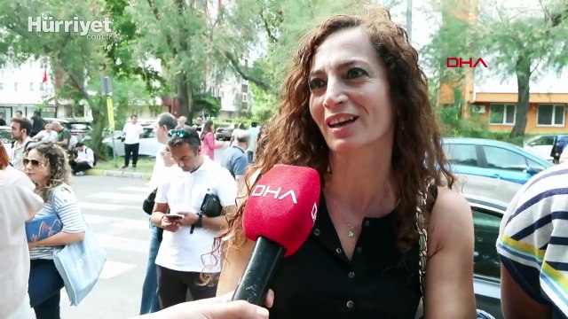 LGS sınavında anne ve babalar çocuklarını yalnız bırakmadı, bazı öğrenciler gözyaşlarını tutamadı