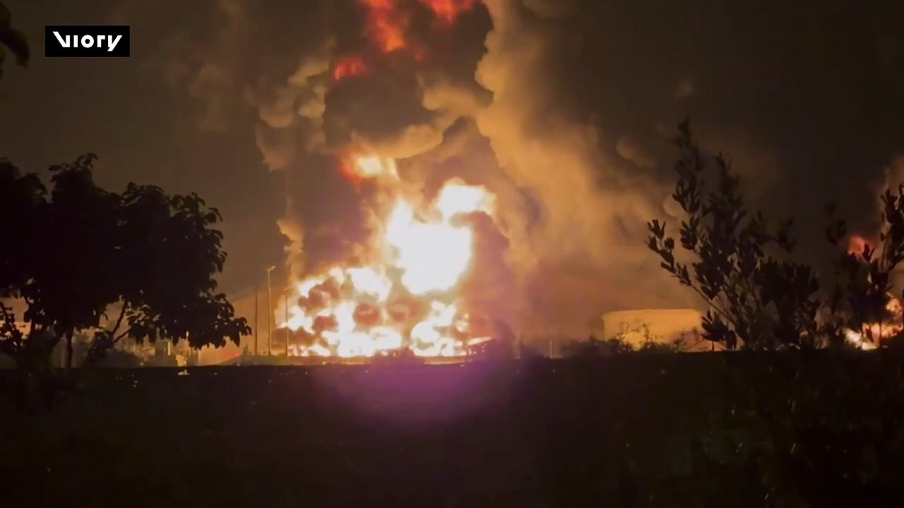 Grande incêndio atinge depósito de petróleo no oeste de Teerã