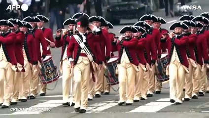Washington, Trump e Melania alla parata per i 250 anni dell'esercito