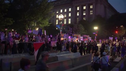 Clashes Erupt Between Protesters and Trump Backers During Washington Parade