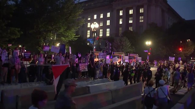 Clashes Erupt Between Protesters and Trump Backers During Washington Parade