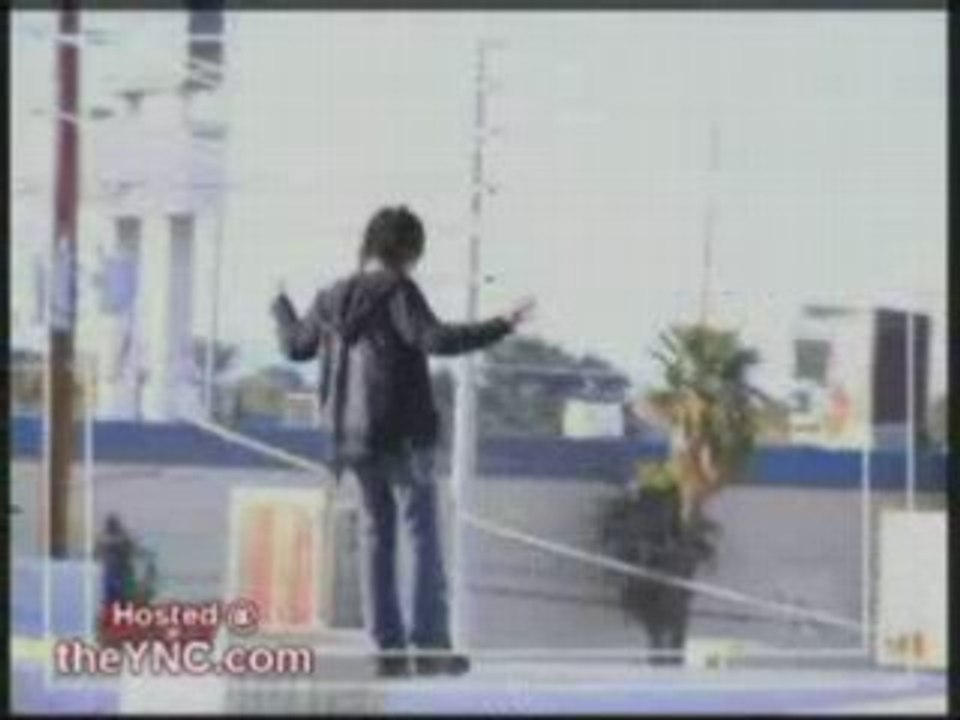 Cris angel lévite d'immeuble en immeuble