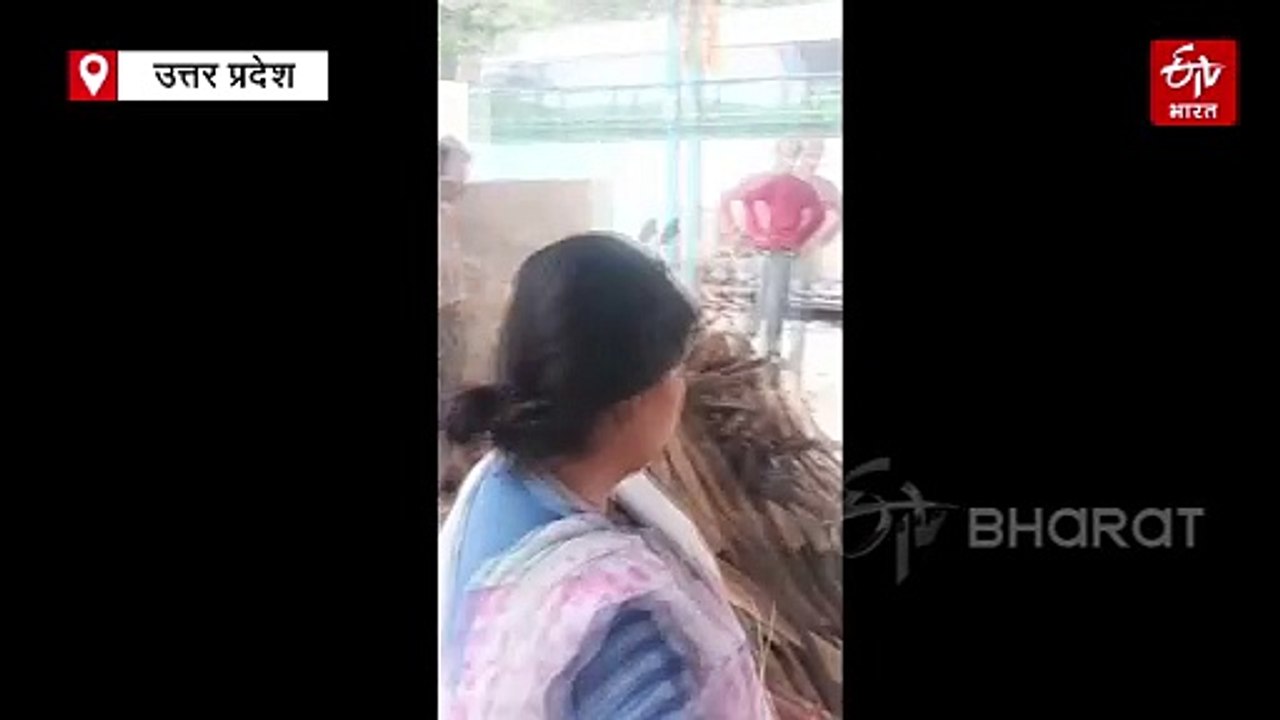 अलीगढ़ में बेटी ने निभाया बेटे का फर्ज, पिता की चिता को दी मुखाग्नि