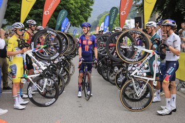 Así fue la emocionante despedida a Bardet en Dauphiné