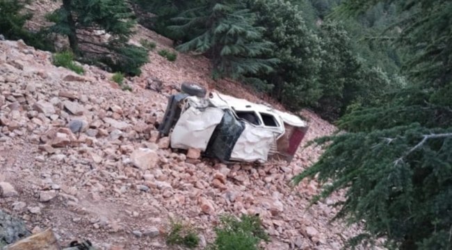 Araç uçuruma devrildi; 3 kişi öldü, 1 kişi yaralandı