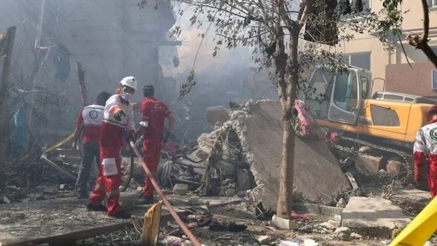 इजरायल-ईरान के बीच हमलों में भीषण तबाही, देखें दुनिया आजतक में