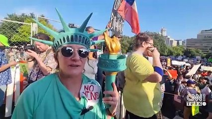 ABD halkı askeri geçidi dinlemedi: Trump'a karşı 'kral yok' protestosu