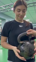 Oops(@savossko)Woman drops the kettlebell and the handle breaks off