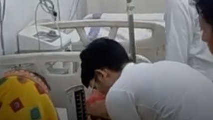 रंज‍िश में चलती बस में शख्स को घोंपा चाकू, दहशत में आए लोग