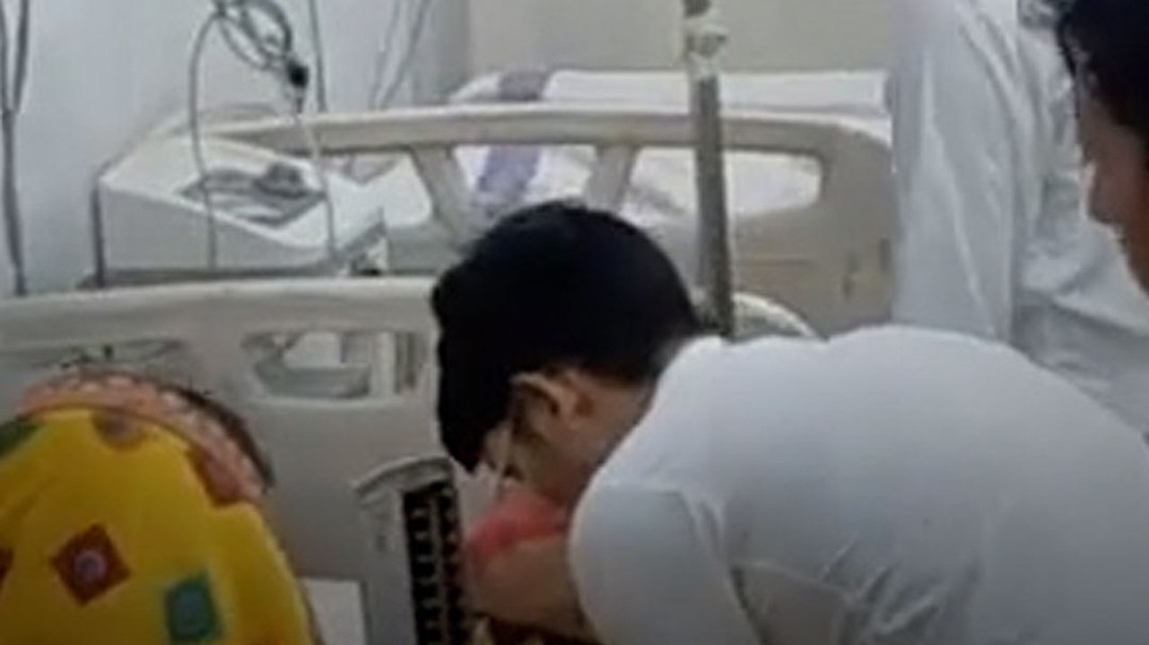 रंज‍िश में चलती बस में शख्स को घोंपा चाकू, दहशत में आए लोग