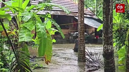 കുമ്പളയിൽ കൂറ്റൻ ഇരുമ്പ് മേൽക്കൂര തകർന്ന് റോഡിൽ വീണു; നീലേശ്വരത്ത് 60 വീടുകളിൽ വെള്ളം കയറി, നദികളിൽ പ്രളയ സാധ്യത മുന്നറിയിപ്പ്