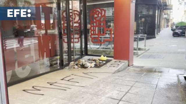Vandalizan la sede del PSOE de Cantabria con pintadas y basura