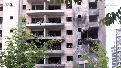 Pioggia di missili su Israele, le squadre di soccorso a Petah Tikvah