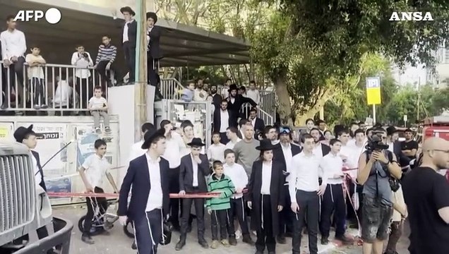 Attacco missilistico in Israele, tra le macerie a Bnei Brak