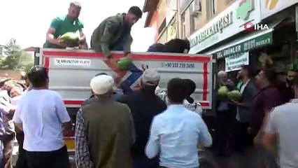 Ahlatlı çiftçi 30 ton karpuz dağıttı