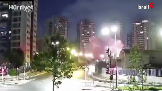 İran’ın İsrail’e fırlattığı balistik füzeler bazı kentlere isabet etti