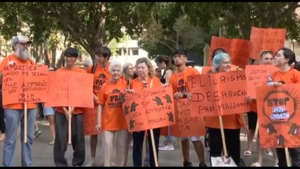 Migliaia per le strade di Palma di Maiorca contro il turismo di massa